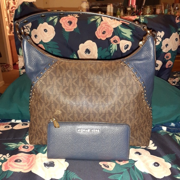 Michael Kors Purse Set - Picture 1 of 3